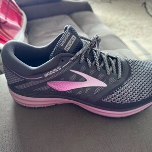Brooks Women's Athletic Shoes in Gray and Pink